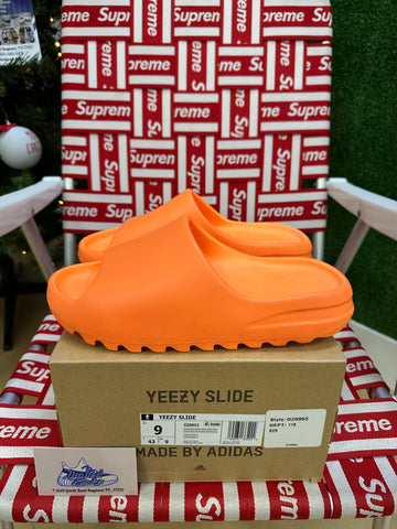Yeezy slide “Enflame Orange”